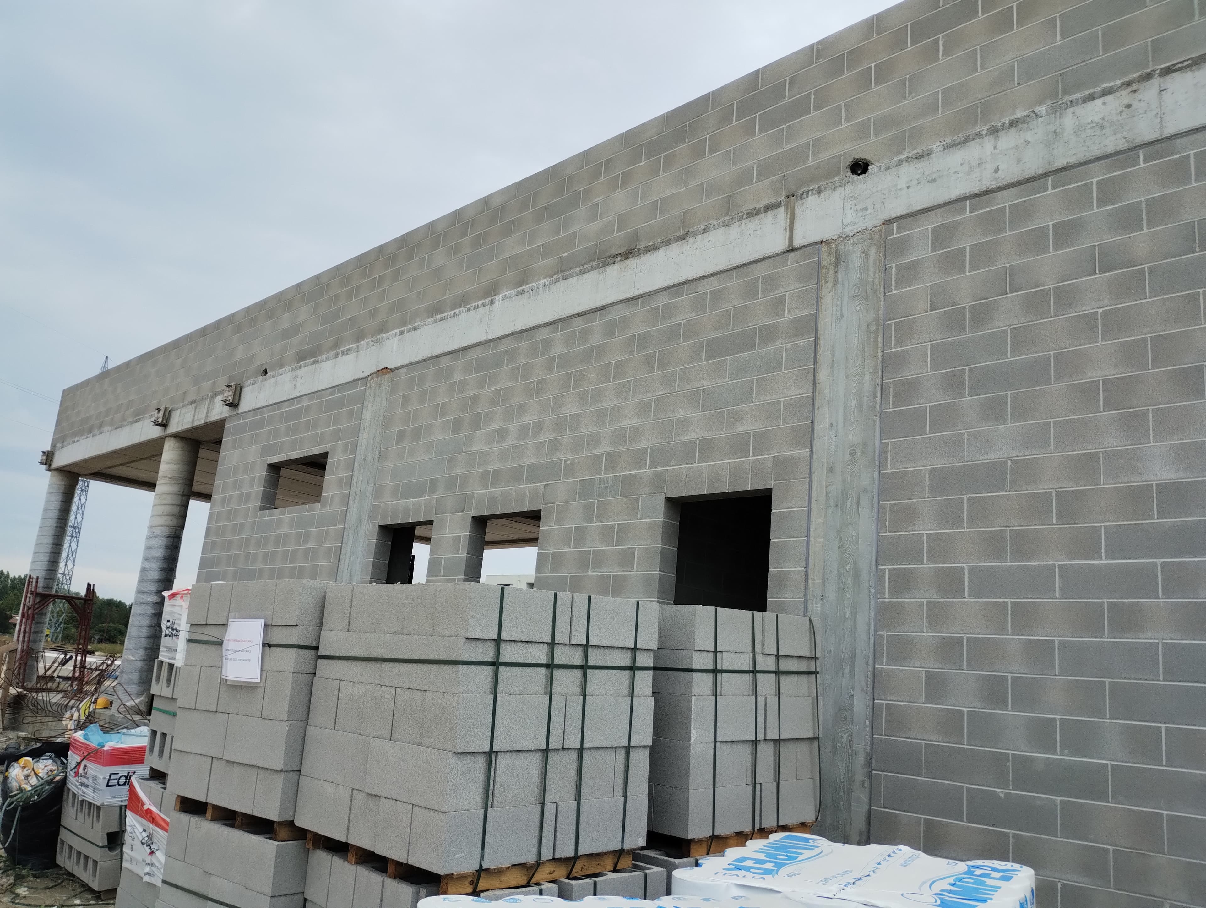 Muratura portante completata, capannone industriale